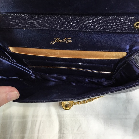 Prestige Party / small purse, 30” gold chain, clasp closure, textured finish - Picture 3 of 4